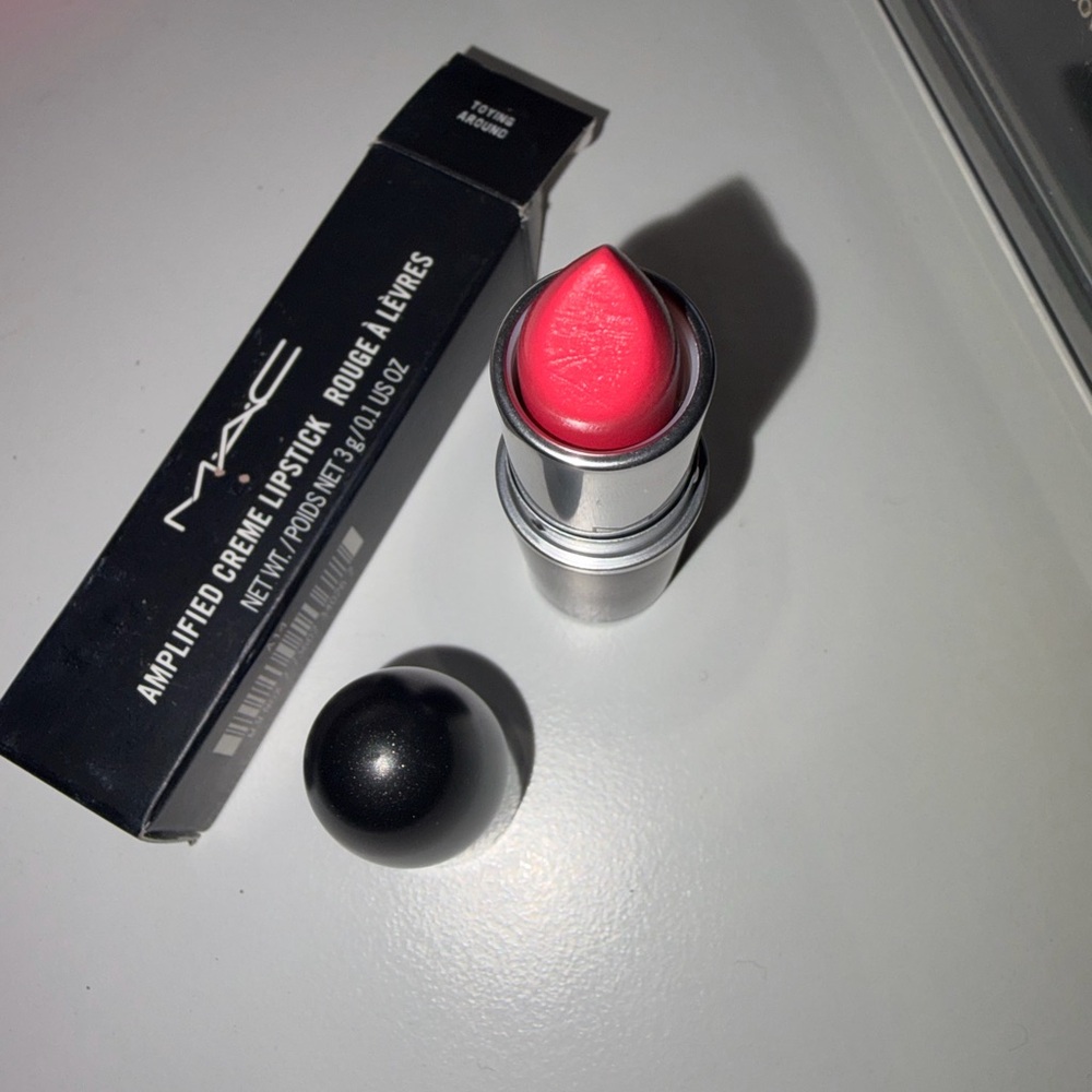 MAC Cosmetics Toying around Amplified Crème Lipstick - Vibrant Coral Pink